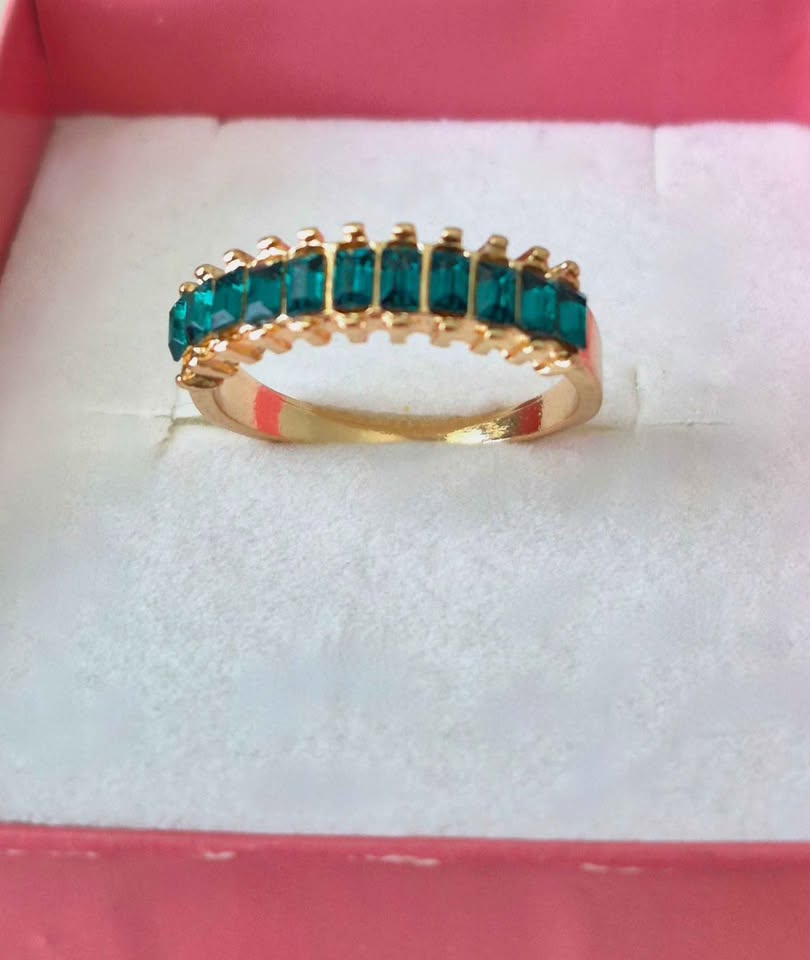 Emerald Golden tone Ring