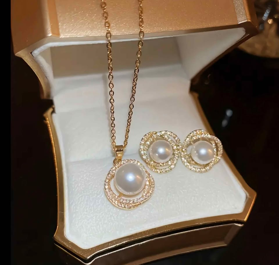 Elegant Pearl Gold tone Jewellery Set