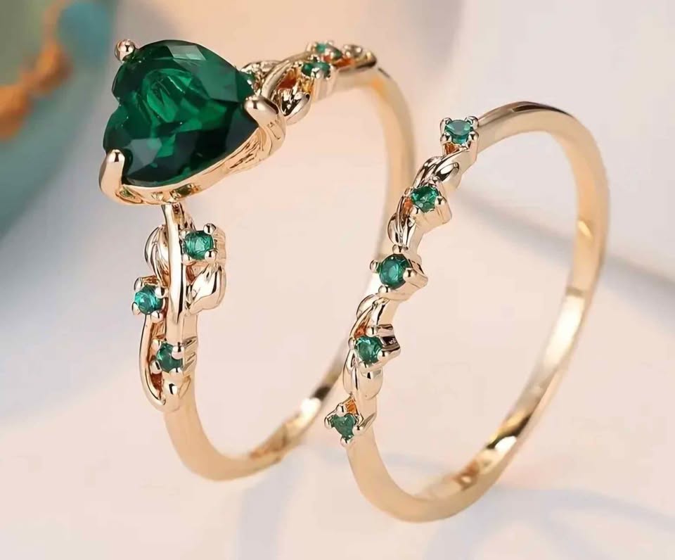 Elegant Vintage Green stone heart shape 2 piece ring
